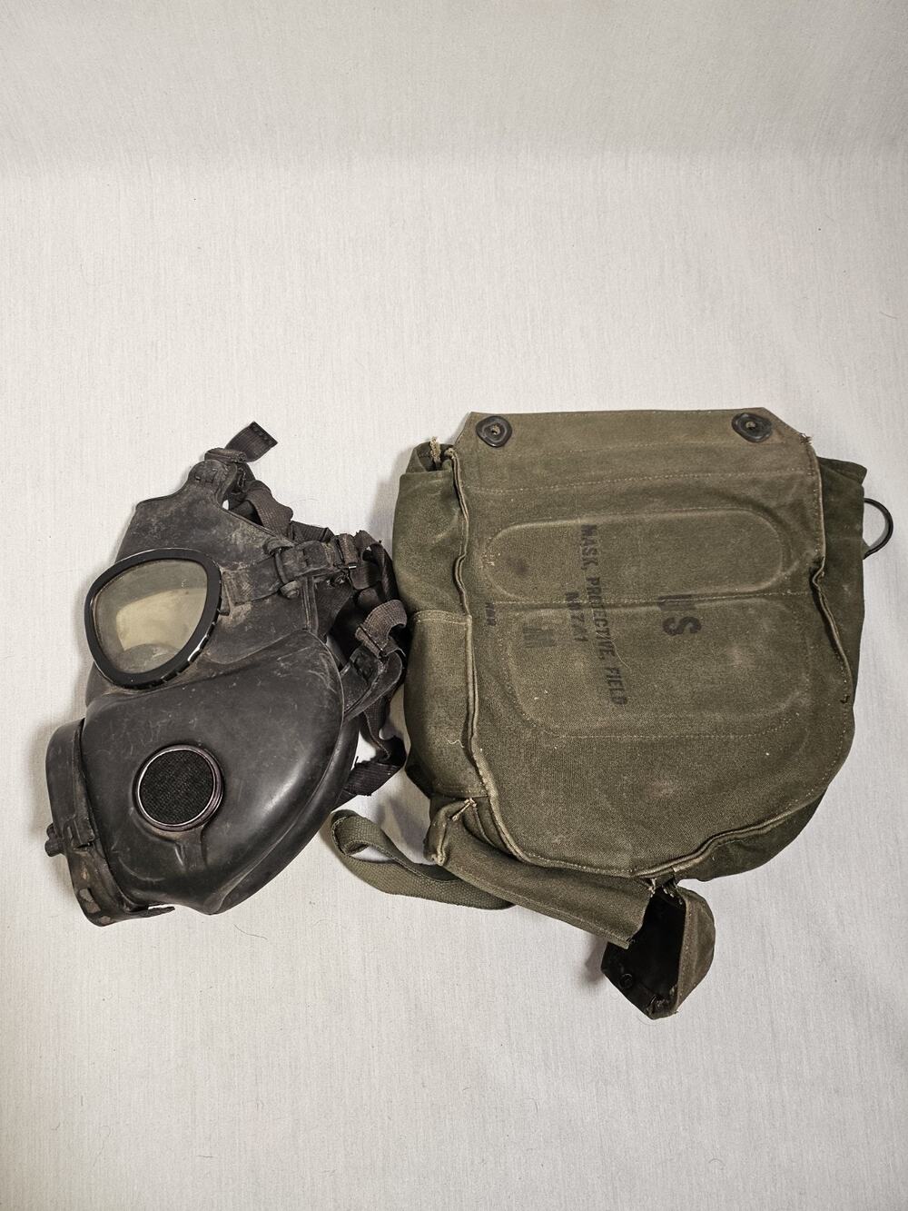 US Gas Mask M17 A1 LARGE Mask With Original Nylon Carry Bag